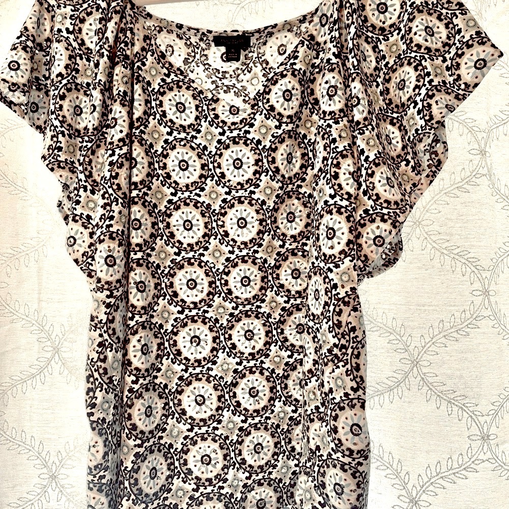 Cute Ann Taylor Factory V-neck flutter sleeve top, XL